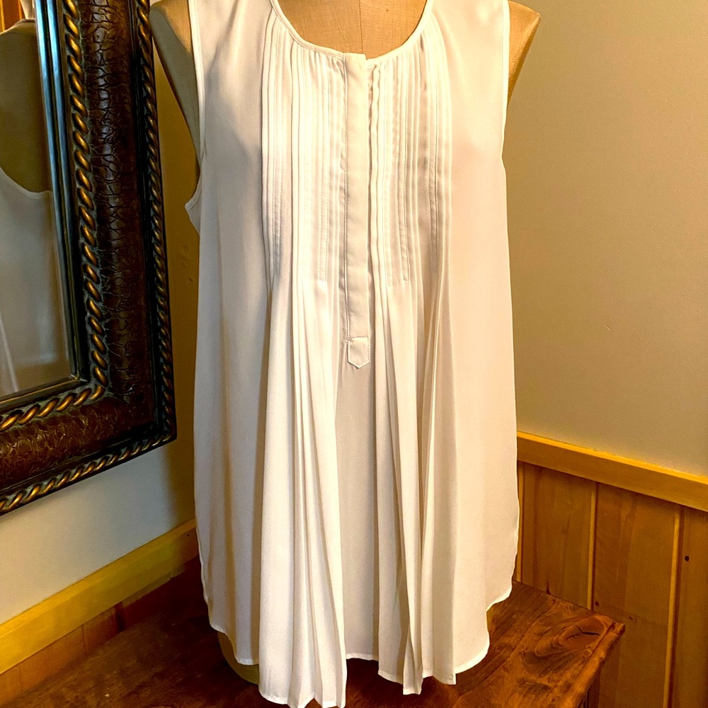 Daniel Rainn White crepe tunic.
